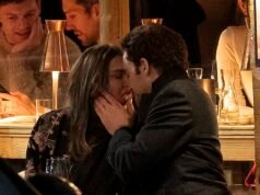 La aristócrata ex de Sophie Turner, Peregrine Pearson, sigue adelante con una impresionante influencer mientras se besan apasionadamente en una cita borracha, días después de que se revelara el nuevo romance de la estrella con Chris Martin de Coldplay.