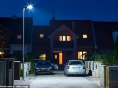 La contaminación lumínica nocturna está relacionada con un mayor riesgo de desarrollar enfermedades cardíacas mortales, incluido desplazarse por el teléfono antes de acostarse