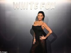 Katie Price deja a la audiencia de su show en vivo con Kerry Katona sorprendida cuando afirma que una vez besó al futbolista Jack Grealish.