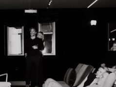 El novio de Jennifer Aniston, Jim Curtis, hace una declaración pública de amor mientras la nueva pareja se acurruca en dulces instantáneas