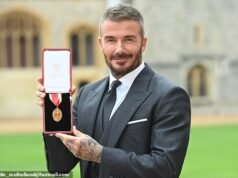 Sir David Beckham admite que ha sido un “día emotivo” al recibir el título de caballero en medio de informes de que su hijo mayor, Brooklyn, “no se acercó para felicitarlo”.