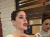 La concursante de Miss Universo llamada “tonta” en una humillante reprimenda por parte de un funcionario responde con un discurso poderoso mientras los organizadores furiosos condenan su trato y él se disculpa humilladamente.