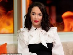 Charlotte Chilton continúa insistiendo en que Conor Maynard es el padre de su bebé a pesar de las afirmaciones de que se acostó con la estrella de Traitors, Jonny Holloway, mientras la disputa por la paternidad toma otro giro salvaje.