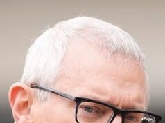 El abuso de la ‘nube de inmundicia’ de Joey Barton deja a Jeremy Vine a punto de derrumbarse en la corte, mientras el presentador de televisión le dice a la corte que temía por la seguridad de sus hijas.