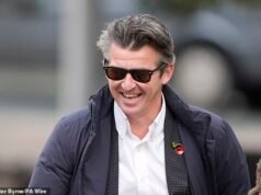 Joey Barton defiende su disputa en línea con Jeremy Vine como “boxeadores que intentan vender un producto”, después de que un presentador de televisión calificara los tweets de un exprofesional como “una nube de inmundicia”.