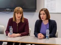 Los parlamentarios laboristas se vuelven contra Rachel Reeves mientras la canciller insinúa romper el compromiso del manifiesto de no aumentar el impuesto sobre la renta