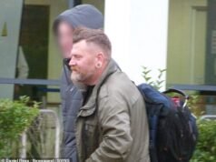 Binman, de 46 años, que confundió a un ciclista desnudo de caridad con un pervertido y lo arrojó de su bicicleta, sale libre de la corte.