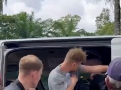 Moment Brit golpea a un hombre del Medio Oriente que ‘puso sus pies descalzos en el reposacabezas durante un recorrido en autobús y atacó cuando le pidieron que los bajara’