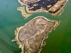 Los nuevos propietarios de una controvertida isla privada que alguna vez fue utilizada como patio de juegos para multimillonarios se dan cuenta de que en realidad es una “trampa mortal”