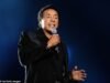 Smokey Robinson, de 85 años, acusado de agresión sexual por parte de un hombre mientras dos ex trabajadores se unen a una demanda explosiva