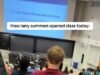 Estudiantes de Harvard con náuseas critican al profesor Larry Summers cuando comienza la clase admitiendo su ‘vergüenza’ por Epstein