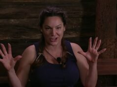 Soy una celebridad: Kelly Brook es tildada de ‘insoportable’ después de pelearse con Jack Osbourne sobre cómo cocinar la anguila para la cena, antes de que le dé arcadas el olor a pescado.