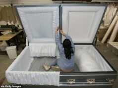 Los ataúdes son “demasiado GRANDES para ser cremados”, advierten los directores de funerarias, a medida que crece la crisis de obesidad en Gran Bretaña