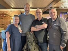 ¡Príncipe de Ales! William sorprende al personal de un pub rural mientras disfruta de un almuerzo tradicional con el séquito real