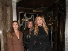 Abbey Clancy luce elegante y sin esfuerzo con un vestido negro mientras se une a su hija Sophia y a su hermana Elle en una noche festiva.