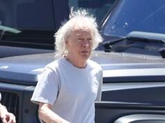 ¡Adivina quién! El icónico rockero australiano luce discreto en Sydney mientras sale a almorzar con su esposa en medio de su gira por Down Under.