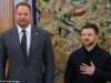 Zelensky se tambalea al borde: la batalla por la supervivencia del presidente ucraniano después de la redada anticorrupción del jefe de gabinete y la creciente inquietud entre los parlamentarios de su propio partido