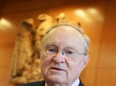 El fundador de Dignitas, de 92 años, acaba con su vida días antes de su cumpleaños en una de sus propias clínicas de muerte asistida.