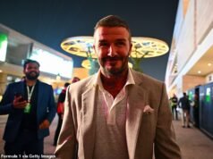 ¡Manchester desciende sobre Qatar! Sir David Beckham se une a sus compañeros del Man United, Rio Ferdinand y Gary Neville, en un Gran Premio repleto de estrellas, mientras Lando Norris contempla su primer campeonato mundial.