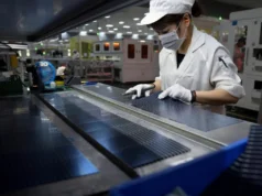 Myanmar devastado por la guerra adopta la energía solar para hacer frente a la crisis energética