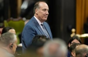 El diputado de Nueva Escocia, Chris D’Entremont, está fuera del grupo conservador