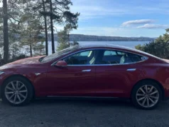 Tesla es demandada por una familia que dice que puertas defectuosas causaron muerte por negligencia en un accidente con fuego