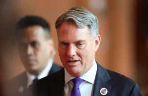 El ministro de Defensa de Australia dice que el fortalecimiento militar de China exige una respuesta