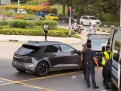 Mujer inconsciente mientras la trasladaban al hospital tras accidente de tráfico en Clementi