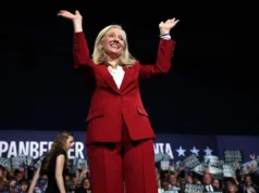 La demócrata Abigail Spanberger gana la carrera por gobernadora de Virginia mientras la agenda de Trump se enfrenta a una prueba primaria