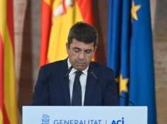 Un año después, el líder de la región española de Valencia dimitió debido a unas inundaciones mortales.