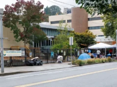 ICE planea un centro de llamadas para rastrear a niños inmigrantes no acompañados y otros delincuentes migratorios