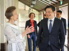 La princesa Ana de Gran Bretaña se reúne con el presidente Thurman en Istana y el primer ministro Wong le pone su nombre a una orquídea