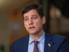 Columbia Británica no lanzará anuncios antiaranceles en EE.UU. hasta que esté “alineada” con Ottawa: primer ministro