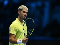 Carlos Alcaraz abre las Finales ATP con victoria 7-6 (7-5), 6-2 sobre Alex de Miñaur
