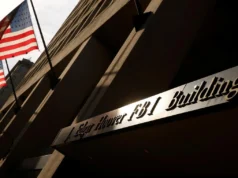 El FBI despidió a cuatro agentes más que investigaron a Trump, dicen fuentes