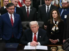 Trump firmó el acuerdo para poner fin al cierre del gobierno estadounidense más largo de la historia