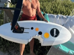 Una cámara capta el ataque de un tiburón a un jinete