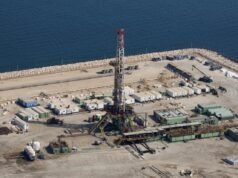 La demanda de petróleo está desbordada y la solución es clara: construir una isla artificial en el océano