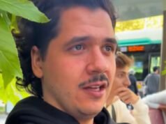 Va a un restaurante muy famoso en París, gasta más de 60 euros y dice que es “comida de tercera”.