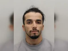 La policía del Reino Unido busca a dos presos que fueron liberados injustamente