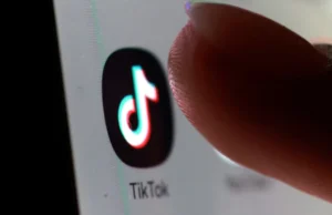 Un tribunal francés investiga a TikTok por su algoritmo que la empujó al suicidio