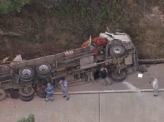 Vuelco de camión y avería de remolque en tramo cerrado de la BR-040 en la Serra de Petrópolis