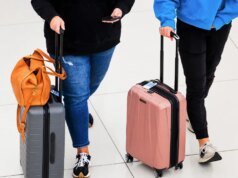 Un número récord de mujeres jóvenes quieren huir de Estados Unidos de forma permanente, según una encuesta