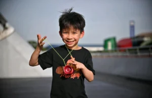 Conozca a James, de 8 años, y a los jóvenes que dan nueva vida a la escena del yo-yo en Singapur.