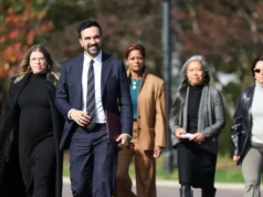 Los demócratas dominan la primera gran encuesta del segundo mandato de Trump, pero persiste la incertidumbre