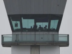 La escasez de controladores aéreos afecta a casi la mitad de los principales aeropuertos de EE. UU.