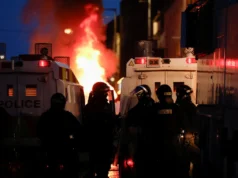 Los fiscales de Irlanda del Norte retiran los cargos en relación con provocar disturbios antiinmigrantes