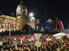 Miles de personas se reunieron en manifestaciones progubernamentales en Serbia
