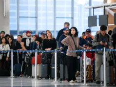 El cierre más largo del gobierno de EE. UU. pone a prueba los viajes aéreos, los trabajadores federales y la paciencia