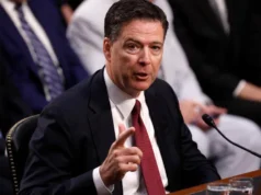 Juez estadounidense desestima el caso contra el exjefe del FBI Comey, Trump critica al fiscal